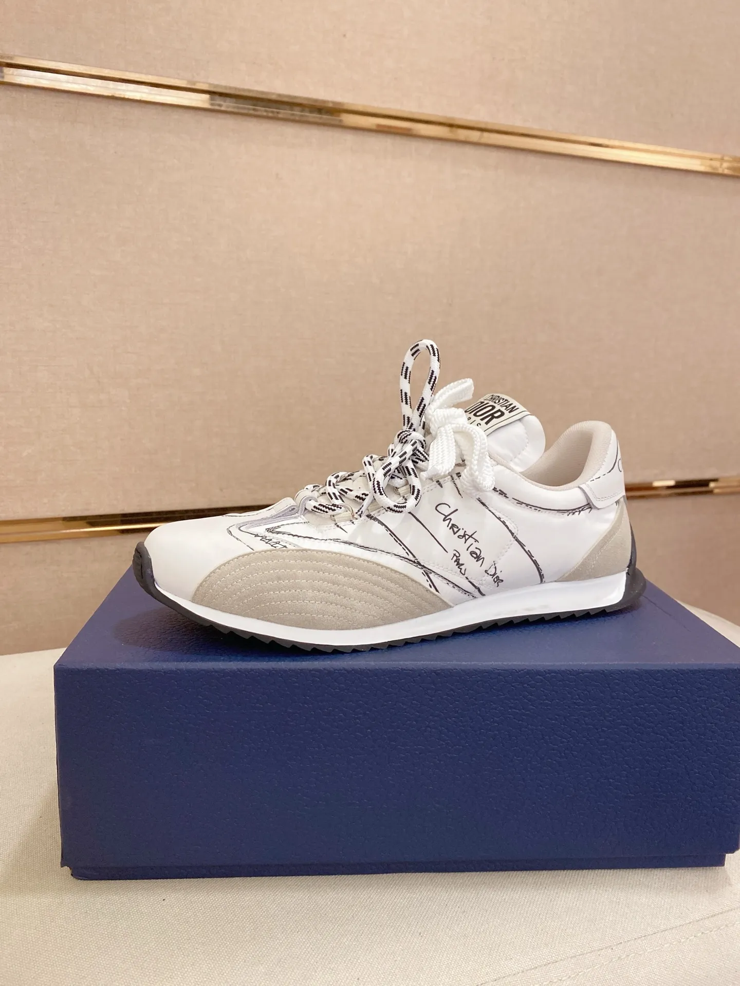Men's shoes💰: 500💰Couple style💏 [Dior·Dior] New casual sports style men's shoes, new spring and summer design, perfect workmanship, lace-up lazy style to create wardrobe quality, upper: imported first-layer cowhide, mesh breathable lining soft and comfortable, ultra-light TPU wear-resistant outsole, simple, versatile fashion men's shoes, excellent color code number 35--44. (45,46 customized items are not returnable or exchangeable)